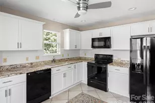 1301 Hyde Park Dr, Asheville, NC 28806 - Photo 10