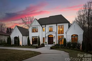 4420 Forest Hills Dr, Charlotte, NC 28226 - Photo 2