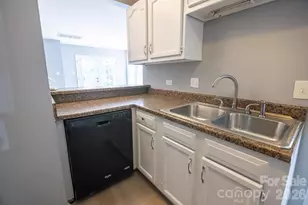 3142 Driftwood Dr, Charlotte, NC 28205 - Photo 10