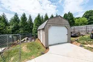 5976 Gold Creek Estate Dr, Hickory, NC 28601 - Photo 6