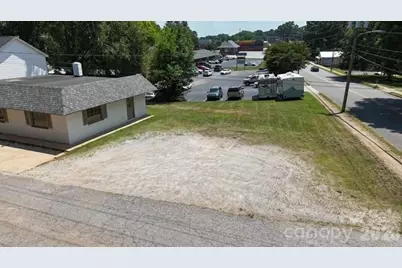 1295 N Main Avenue, Newton, NC 28658 - Photo 2