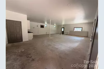1295 N Main Avenue, Newton, NC 28658 - Photo 6