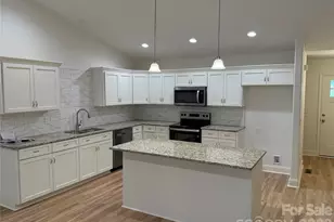 302 E Boyd St, Maiden, NC 28650 - Photo 2