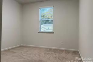 7024 Maple Run Cir, Charlotte, NC 28215 - Photo 6
