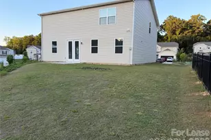 7024 Maple Run Cir, Charlotte, NC 28215 - Photo 10