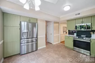 6421 Whitewater Dr, Charlotte, NC 28214 - Photo 10