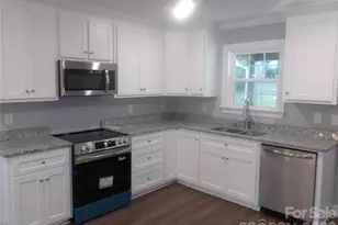 339 W 11th St, Oakboro, NC 28129 - Photo 6