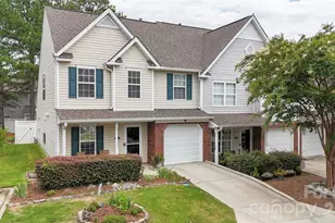 806 Rock Lake Glen, Fort Mill, SC 29715 - Photo 4