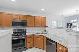 806 Rock Lake Glen, Fort Mill, SC 29715 - Photo 8