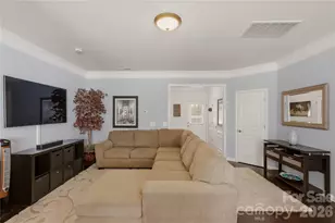 2433 Diplomat Ln, Charlotte, NC 28210 - Photo 2