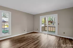 520 Courtwood Ln, Hendersonville, NC 28739 - Photo 6
