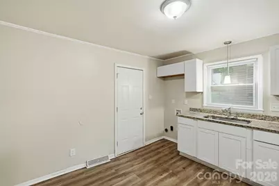 6805 Deanwood Place, Charlotte, NC 28217 - Photo 10