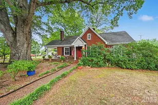 806 S Main Ave, Newton, NC 28658 - Photo 2