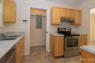 17 Pinecrest Dr, Asheville, NC 28803 - Photo 12