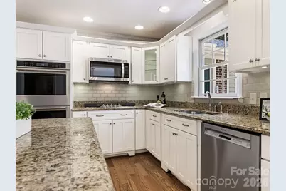325 Stratfordshire Drive, Matthews, NC 28105 - Photo 18