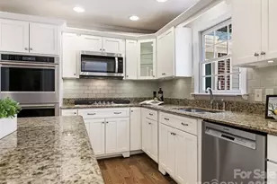 325 Stratfordshire Dr, Matthews, NC 28105 - Photo 18