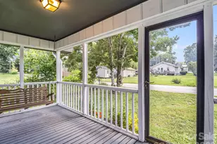 112 Resort St, Hendersonville, NC 28792 - Photo 8