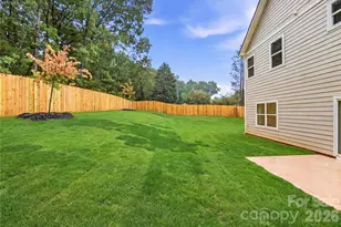 9326 Horseshoe Bend Dr, Charlotte, NC 28215 - Photo 2
