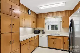 3157 Florida Dr, Hendersonville, NC 28792 - Photo 10