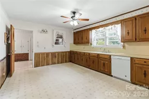 3836 York St, Sharon, SC 29742 - Photo 8