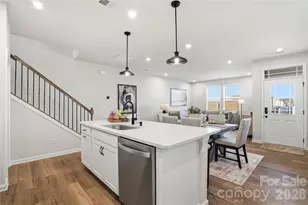 5205 Wyes Oak Ln, Charlotte, NC 28269 - Photo 8