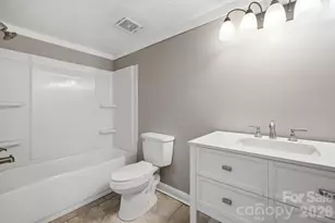 1050 21st Ave NW, Hickory, NC 28601 - Photo 18