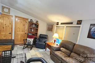 345 Hyatt St, Waynesville, NC 28786 - Photo 4