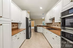 200 Teaberry Ln, Hendersonville, NC 28739 - Photo 14
