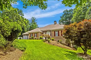 200 Teaberry Ln, Hendersonville, NC 28739 - Photo 4
