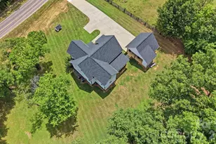 5028 Lewis Rd, Gastonia, NC 28052 - Photo 4