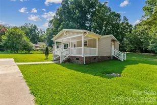 1882 Williams Cir, Lancaster, SC 29720 - Photo 2