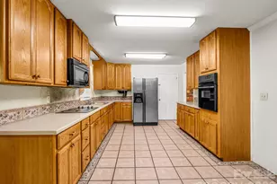926 Toxaway Ct, Hendersonville, NC 28791 - Photo 6