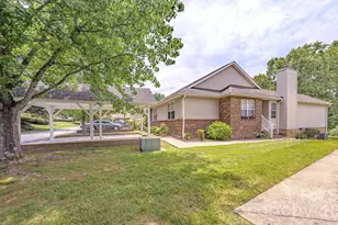 39 N Creekside Ct, Hendersonville, NC 28791 - Photo 6