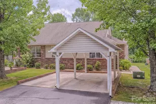 39 N Creekside Ct, Hendersonville, NC 28791 - Photo 1