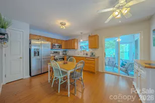 39 N Creekside Ct, Hendersonville, NC 28791 - Photo 10