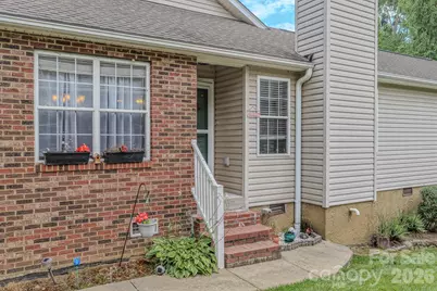 39 N Creekside Court, Hendersonville, NC 28791 - Photo 2