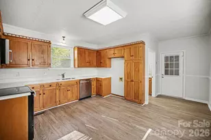 304 Julia Dr, Lincolnton, NC 28092 - Photo 10