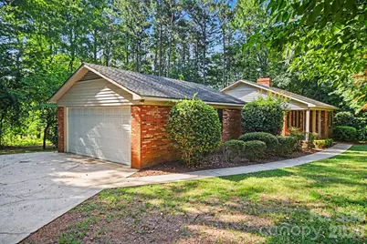 304 Julia Drive, Lincolnton, NC 28092 - Photo 2