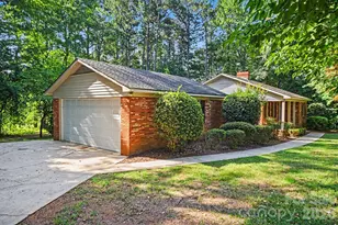304 Julia Dr, Lincolnton, NC 28092 - Photo 2