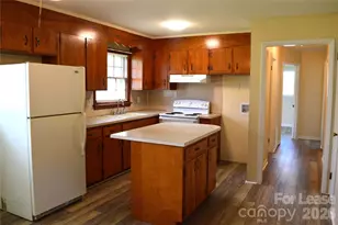515 Kerr St, Statesville, NC 28677 - Photo 8
