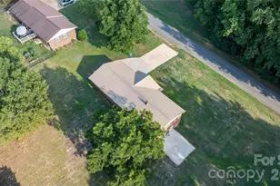 2209 Woodhurst Ln, Albemarle, NC 28001 - Photo 4
