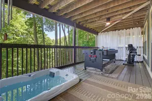 325 Hedgewood Dr, Tuckasegee, NC 28783 - Photo 34
