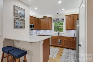 325 Hedgewood Dr, Tuckasegee, NC 28783 - Photo 8