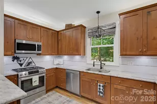 325 Hedgewood Dr, Tuckasegee, NC 28783 - Photo 10