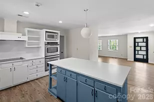 1212 Oakland St, Hendersonville, NC 28792 - Photo 6