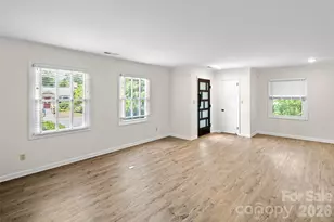 1212 Oakland St, Hendersonville, NC 28792 - Photo 10
