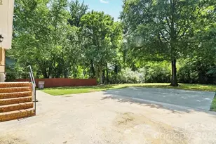 6315 Spring Garden Ln, Charlotte, NC 28213 - Photo 2