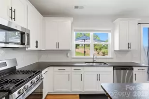 2037 Howell Crk Wy, Charlotte, NC 28215 - Photo 10
