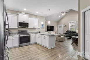 1640 Farmington Hills Dr, Conover, NC 28613 - Photo 8