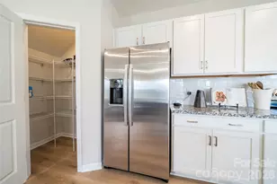 6041 Longar Ln, Charlotte, NC 28269 - Photo 10
